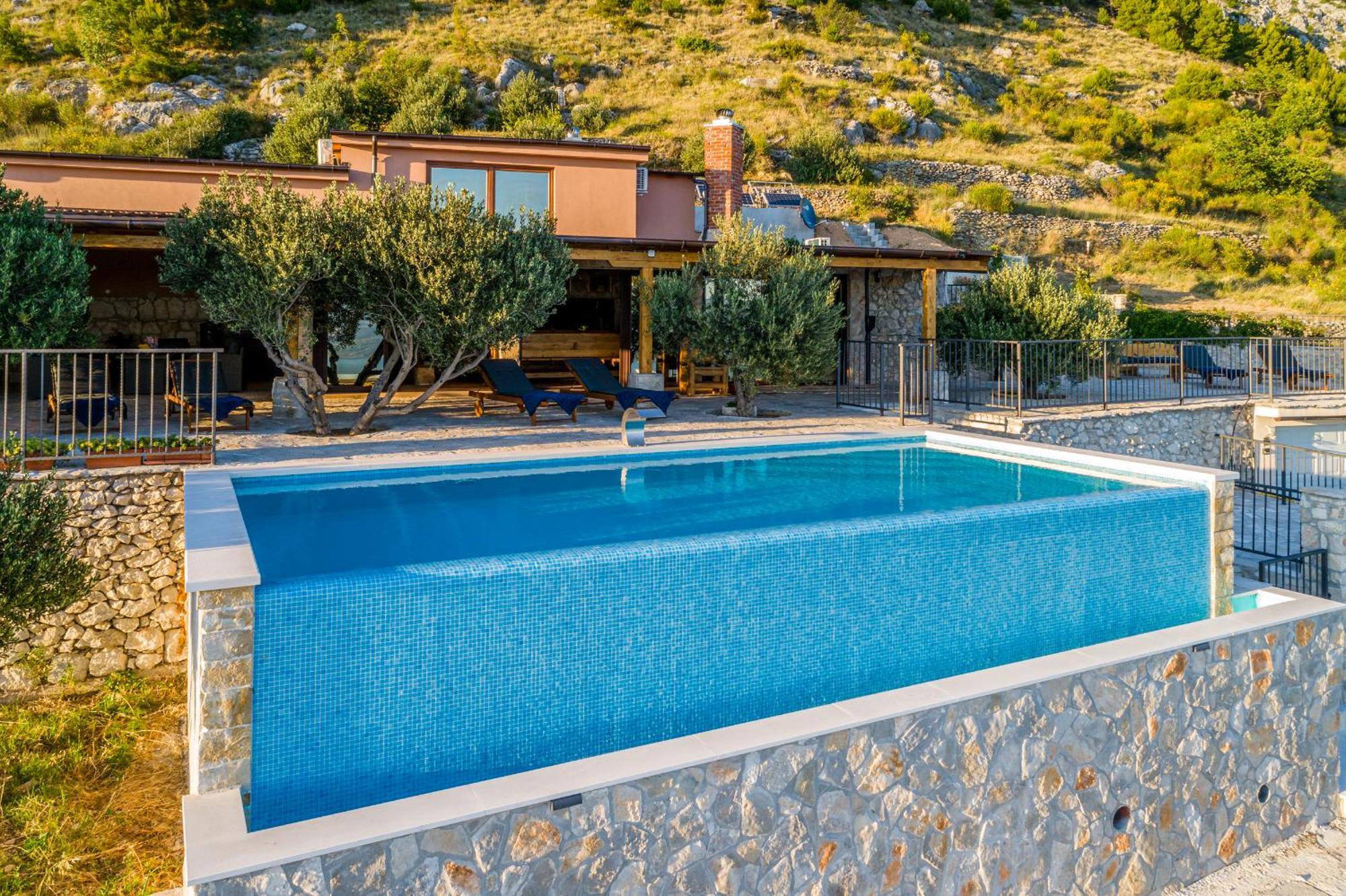 Secluded Paradise *